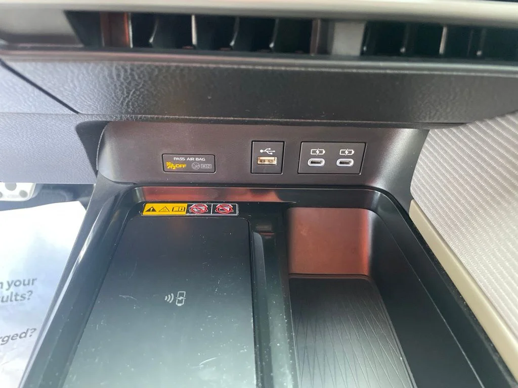 2025 Toyota Camry SE - Photo 25