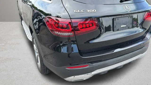 Used 2021  Mercedes-Benz GLC 300 image 32