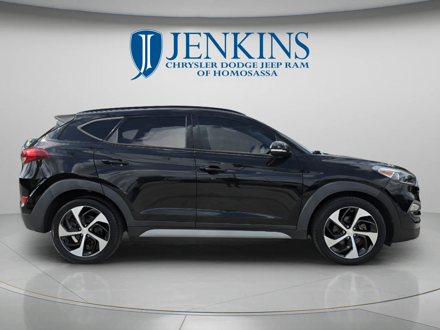 Used 2018 Black Noir Pearl Hyundai Value image 3