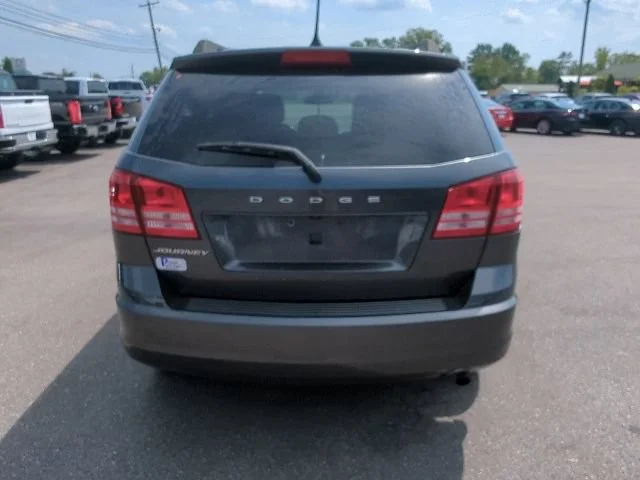 Used 2018  Dodge SE image 9