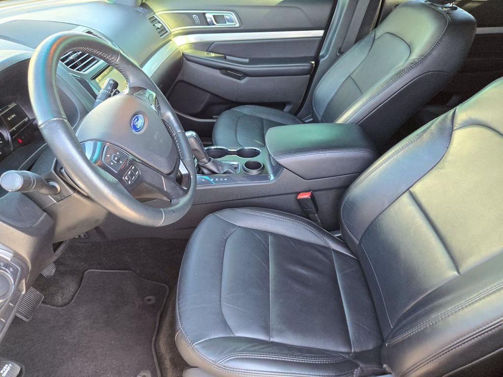Used 2017 Gray Ford XLT image 14