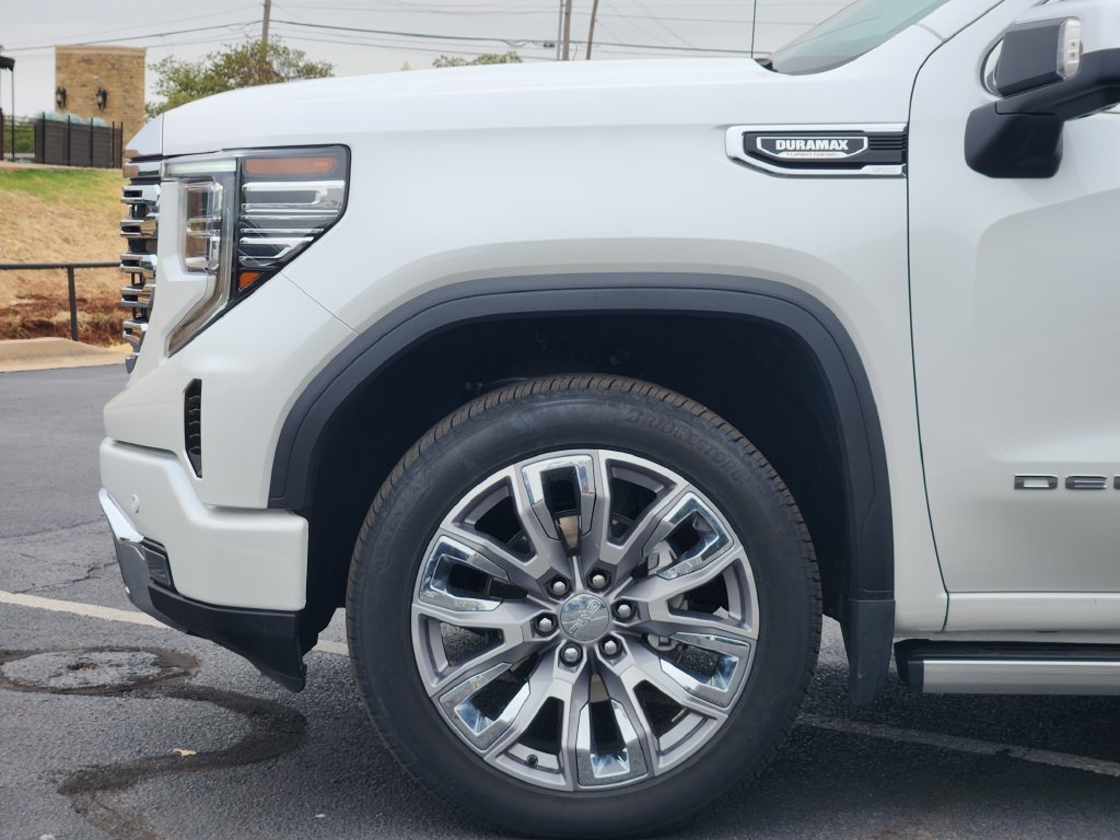 Used 2025 White GMC Denali image 8