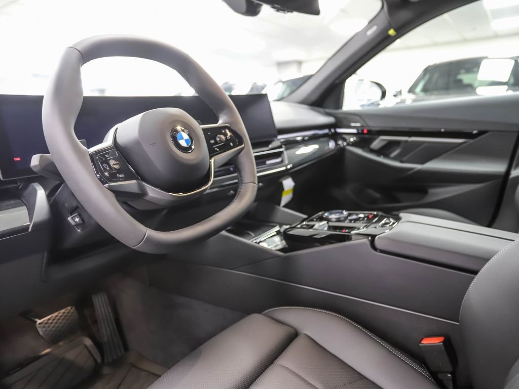2025 BMW 5 Series 530i - Photo 10