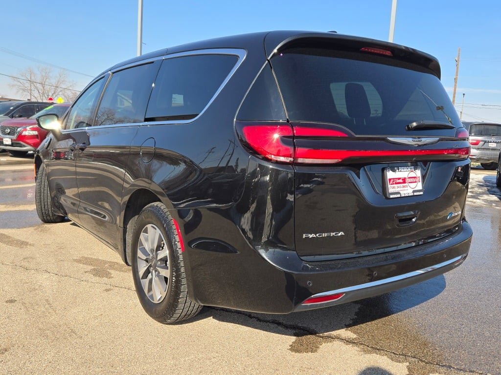 Used 2024 Black Chrysler Select image 14