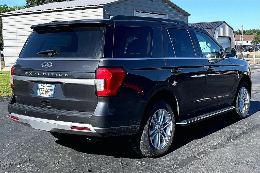 Used 2023 Dark Matter Metallic Ford XLT image 9
