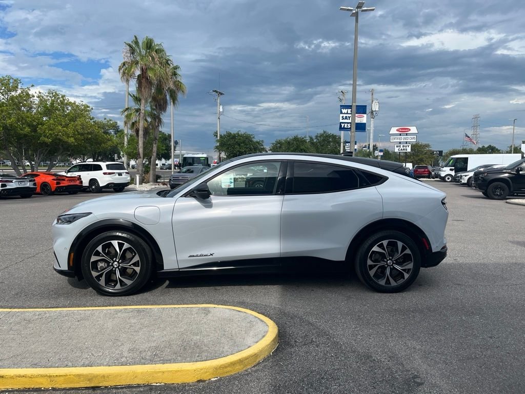 Used 2022 White Ford Premium image 3