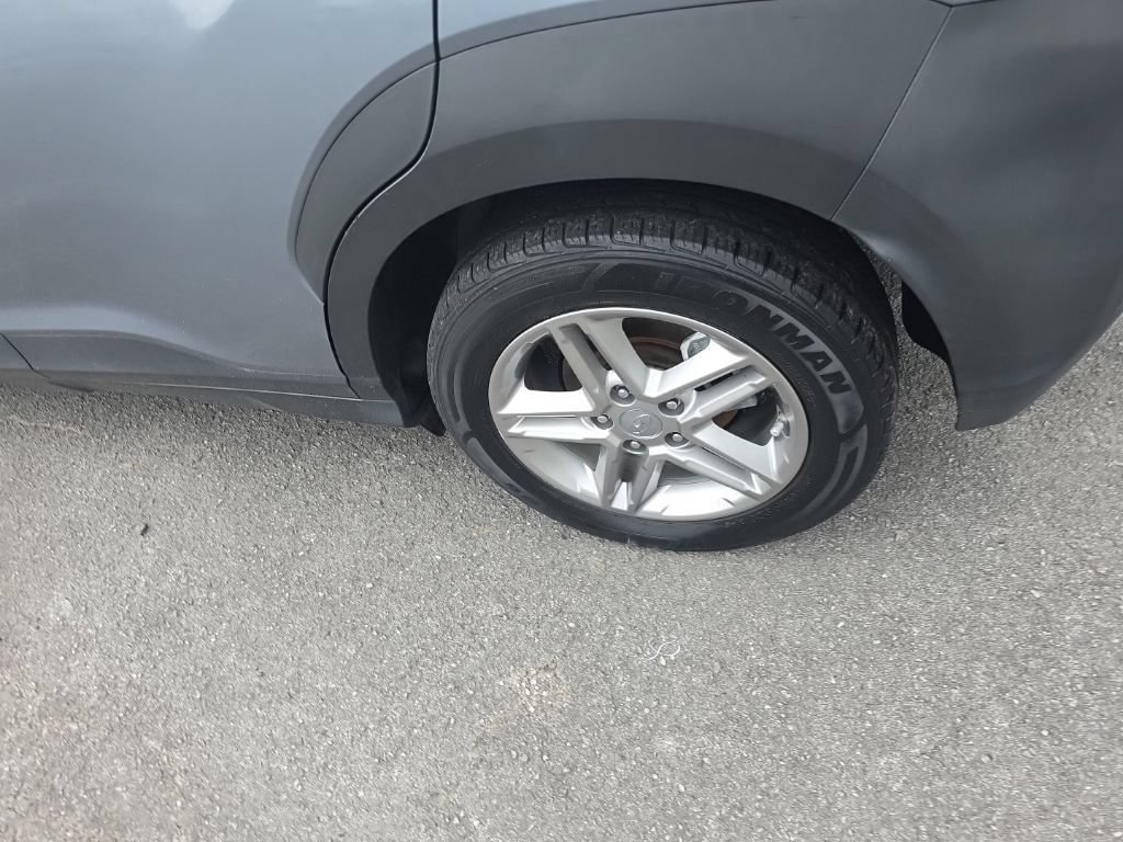Used 2021 Silver Hyundai SE image 8