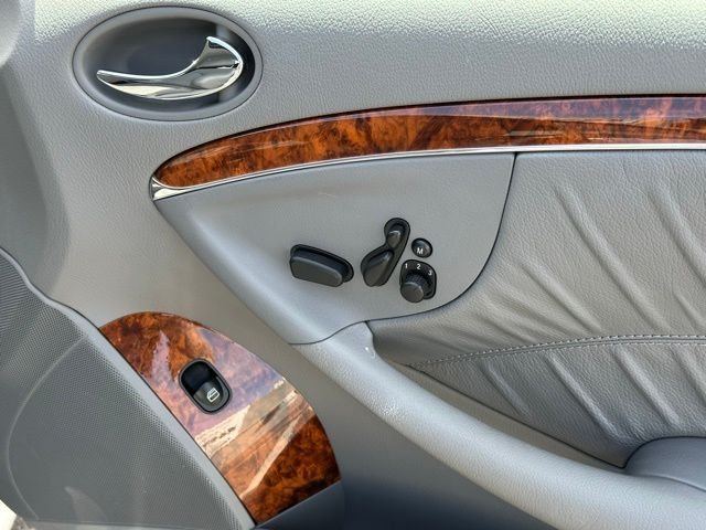 Used 2008 Gray Mercedes-Benz CLK 550 image 15