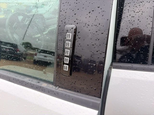 Used 2022 White Ford Lariat image 5