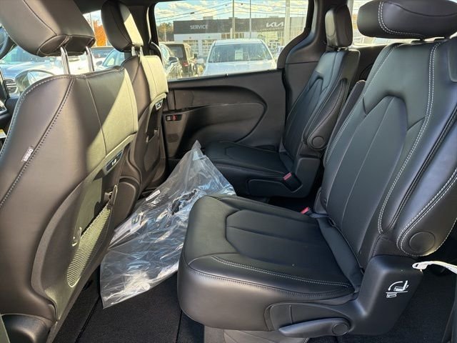 2026 Chrysler Pacifica Select - Photo 6