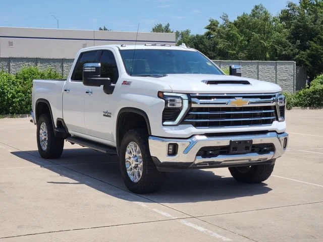 Used 2025 Summit White Chevrolet LTZ image 3