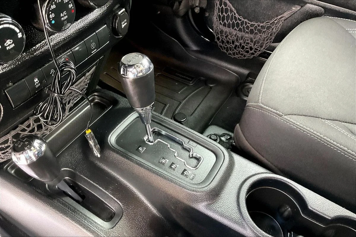 Used 2015 Black Jeep X image 15