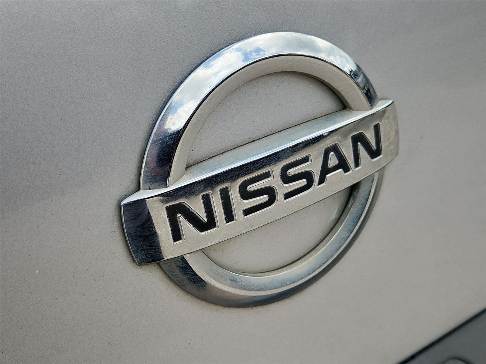 Used 2010 Silver Nissan S image 26