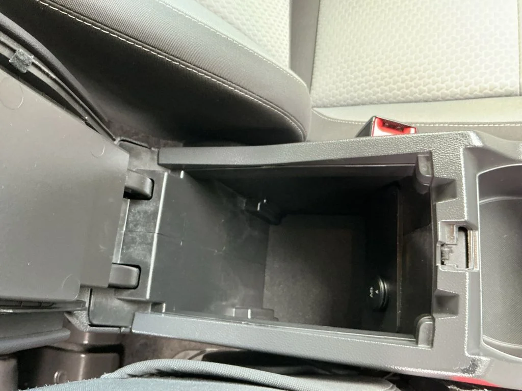 Used 2017 Blue Ford SE image 29