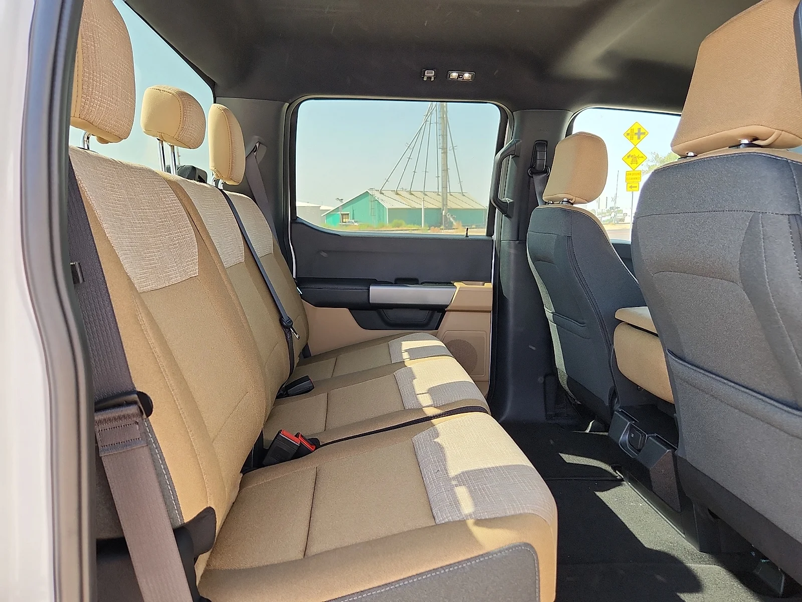 New 2027 Oxford White Ford XLT image 19