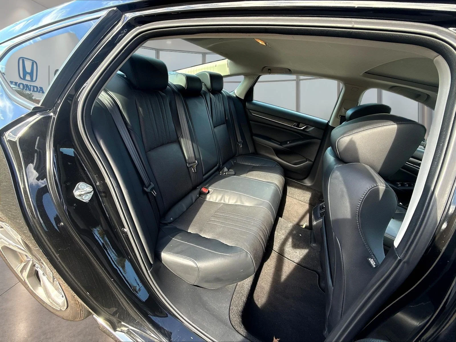 Used 2018 Crystal Black Pearl Honda EX-L 2.0T image 28