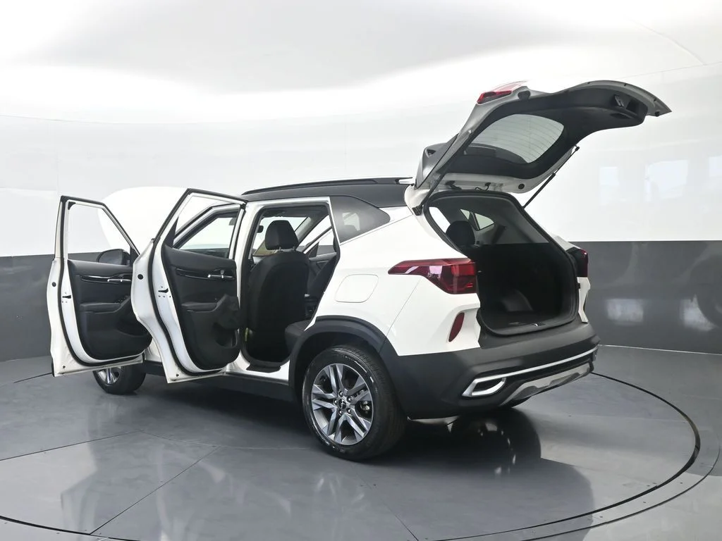 Used 2023 Clear White/Black Roof Kia S image 69