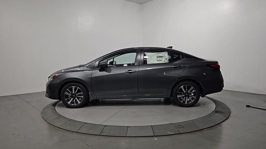 2025 Nissan Versa 1.6 SV photo 2