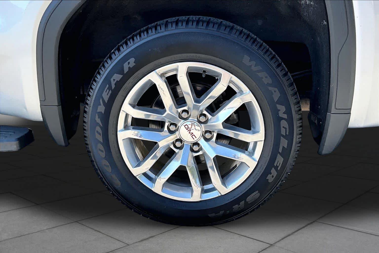 Used 2019 Quicksilver Metallic GMC SLT image 10