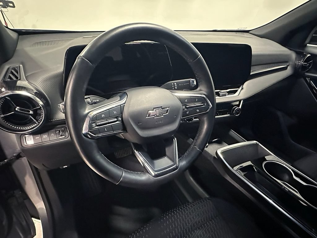 Used 2025 Sterling Gray Metallic Chevrolet LT image 21