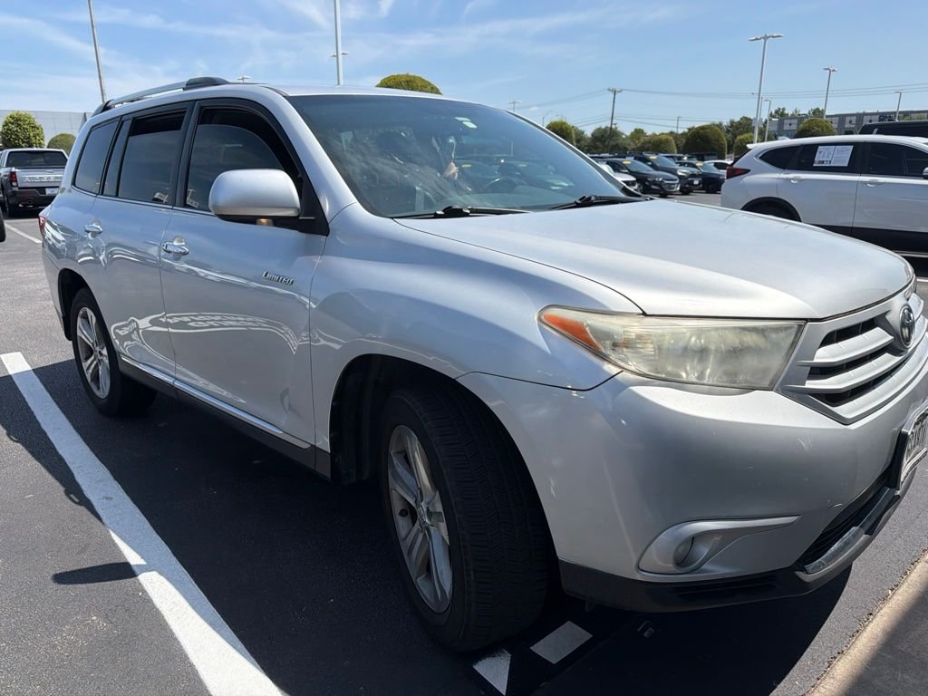 Used 2013 Classic Silver Metallic Toyota Limited image 3