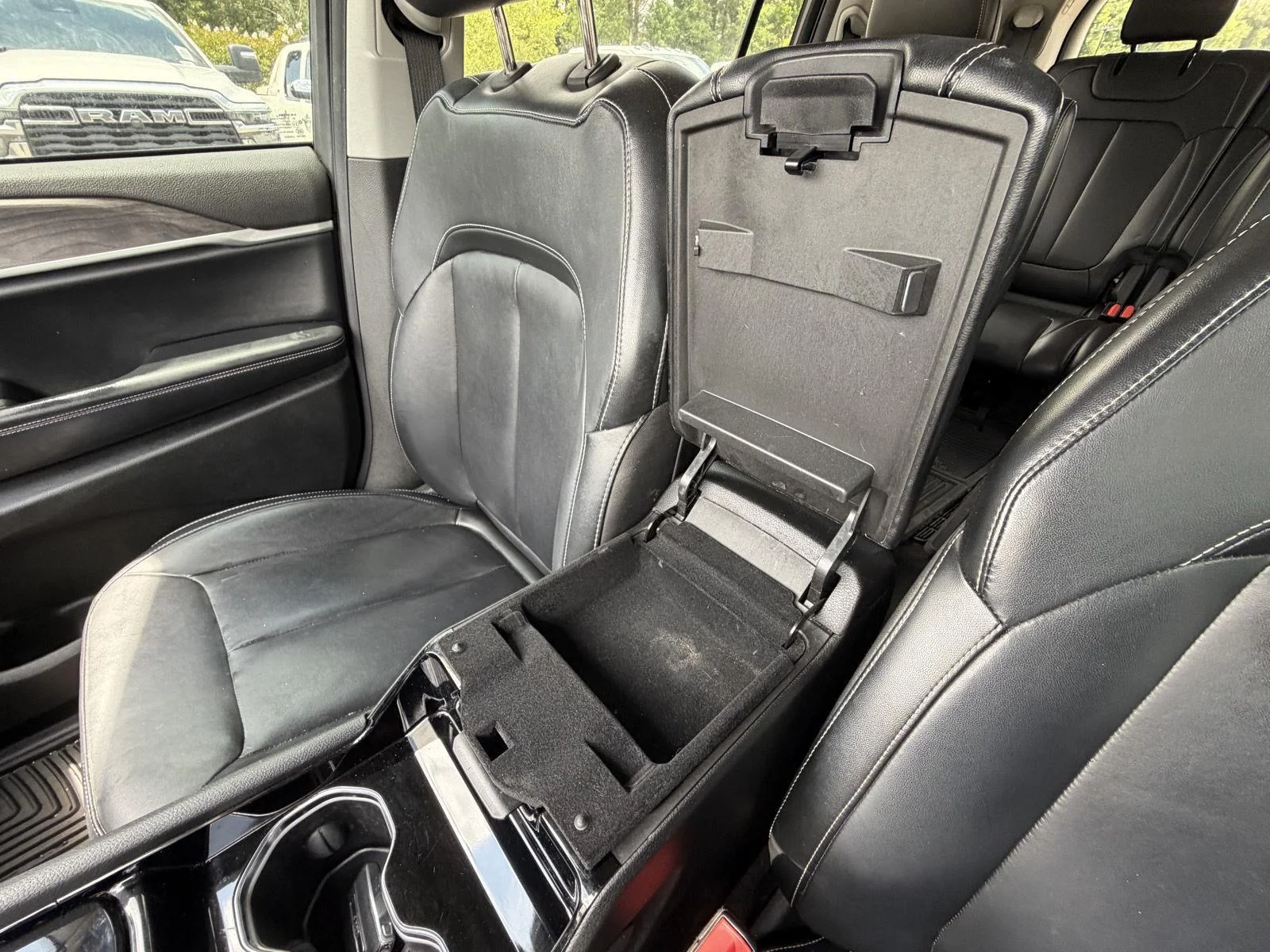 Used 2021 Diamond Black Crystal Pearlcoat Jeep Limited image 14