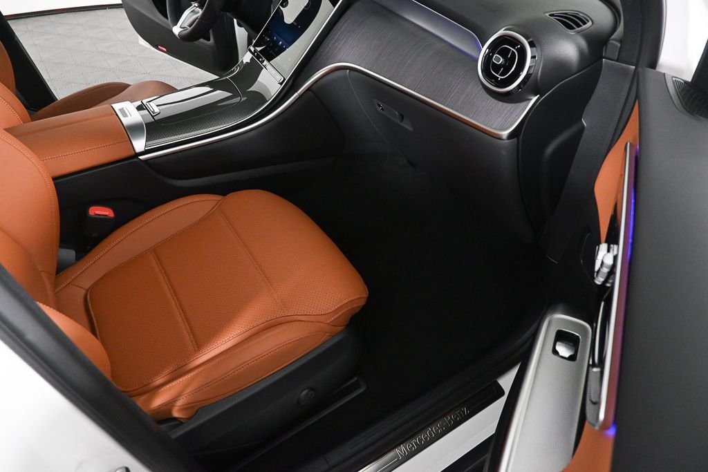 New 2026 Polar White Mercedes-Benz GLC 300 image 21
