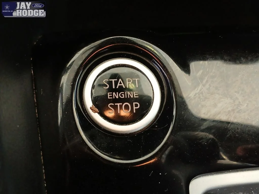 Used 2020 White Nissan SV image 21