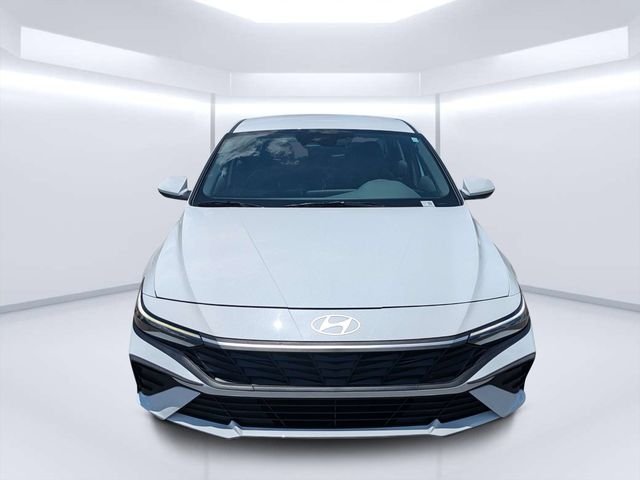 Used 2024 White Hyundai SEL image 8