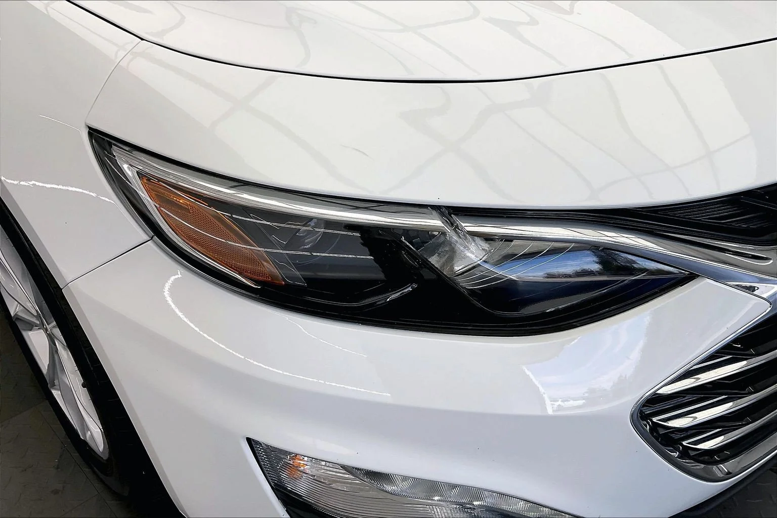 Used 2025 Summit White Chevrolet LT image 29