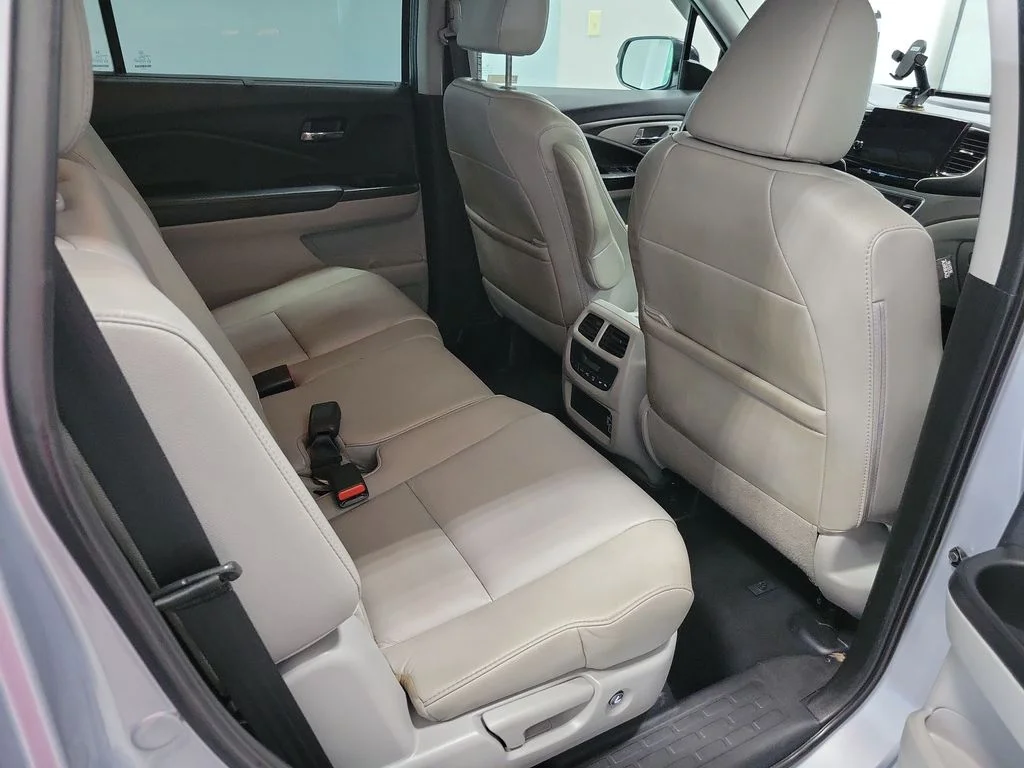 Used 2019  Honda EX-L image 19
