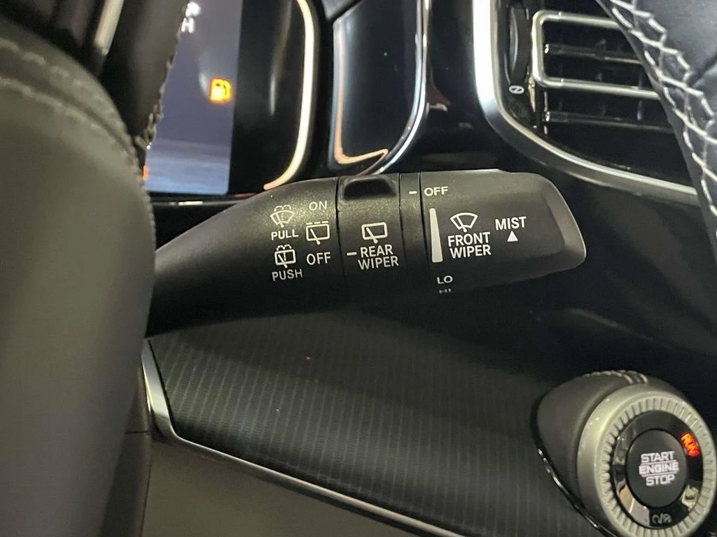 New 2026 Bright White Clear-Coat Exterior Paint Jeep Summit Obsidian image 32