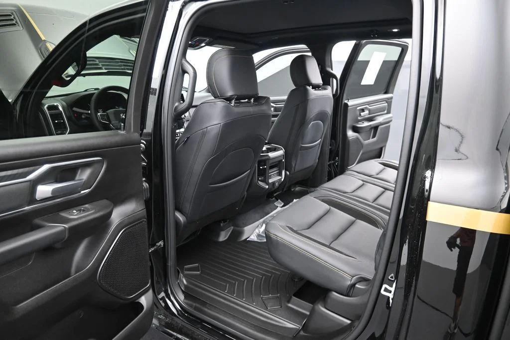 New 2026 Diamond Black Crystal Pearl-Coat Exterior Paint RAM Big Horn image 17