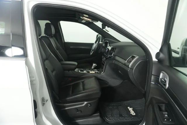 Used 2020 Bright White Clearcoat Jeep Limited image 30