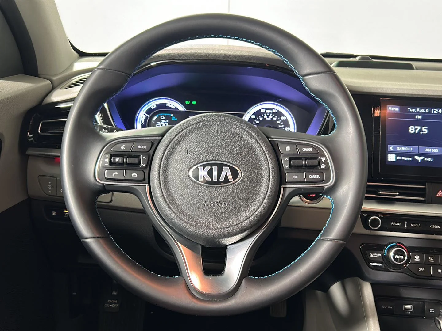 Used 2021 Snow White Pearl Kia LXS image 23
