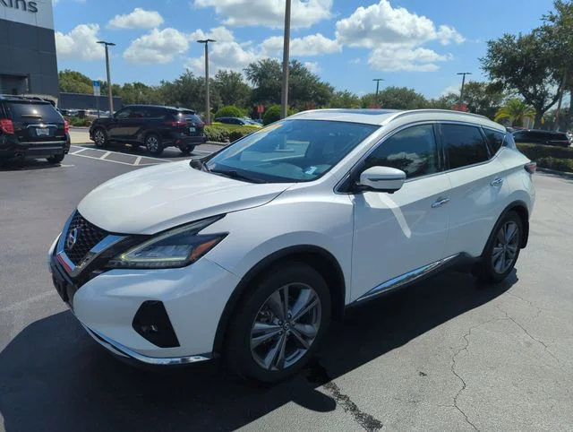 Used 2019 White Nissan Platinum image 14