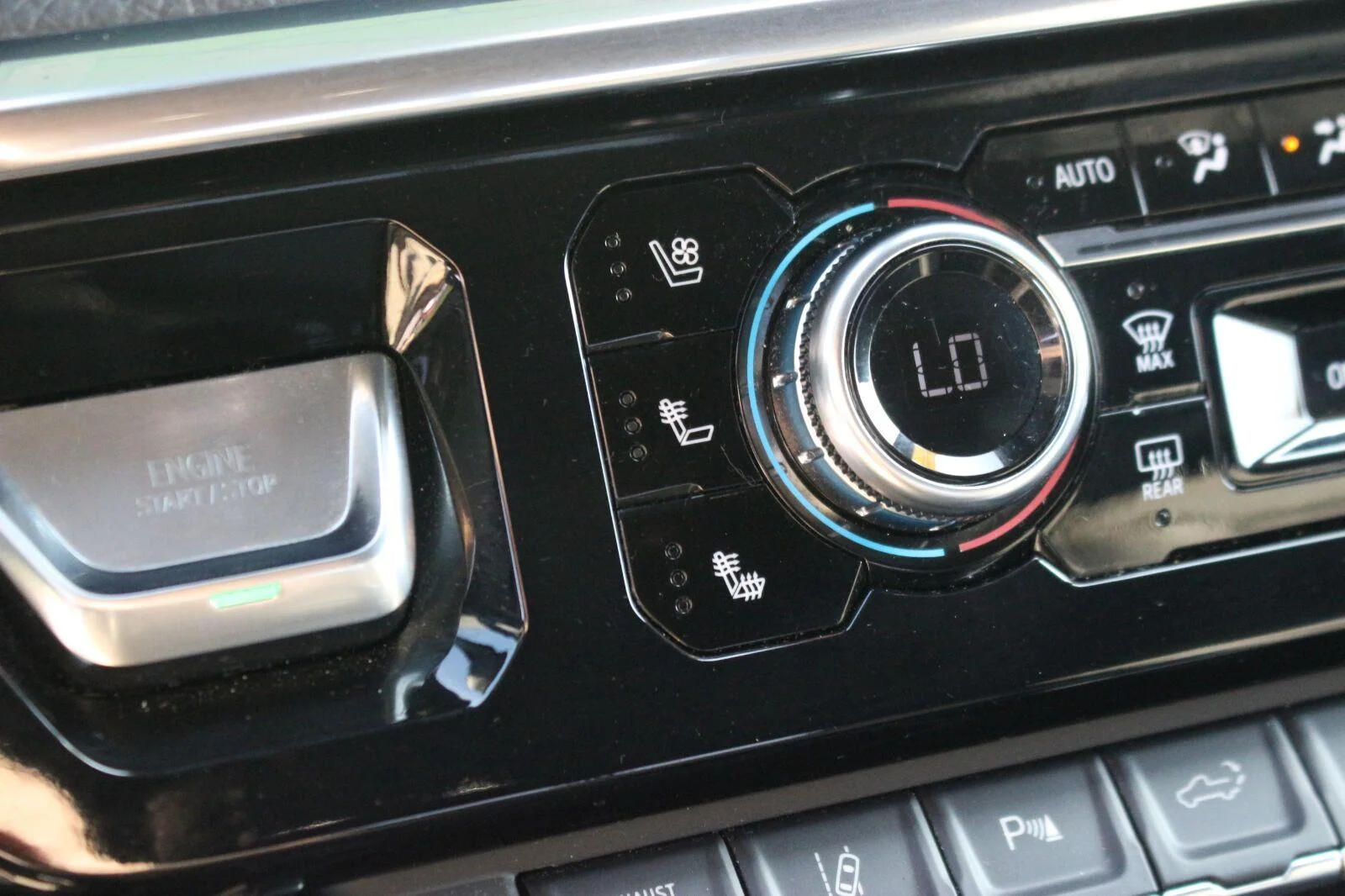 Used 2025 Onyx Black GMC Denali image 24