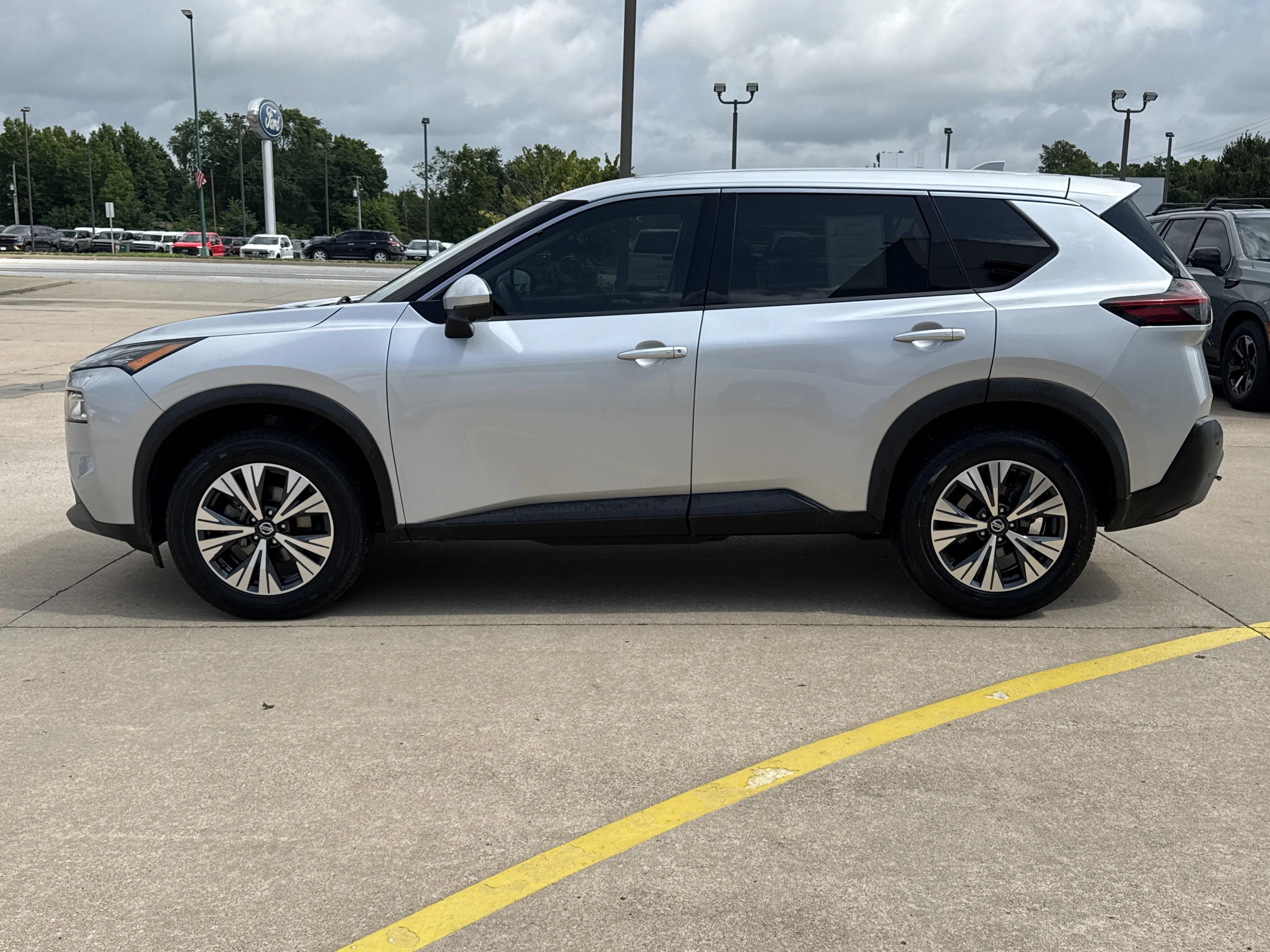 Used 2021 Brilliant Silver Metallic Nissan SV image 12