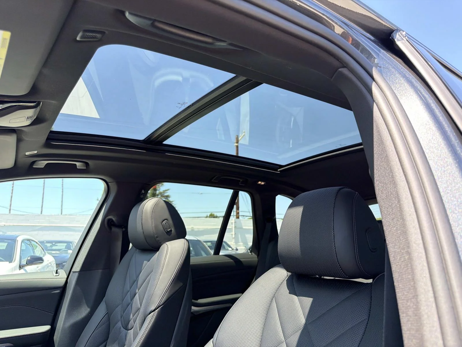 New 2026 Gunmetal II Metallic BMW sDrive40i image 16