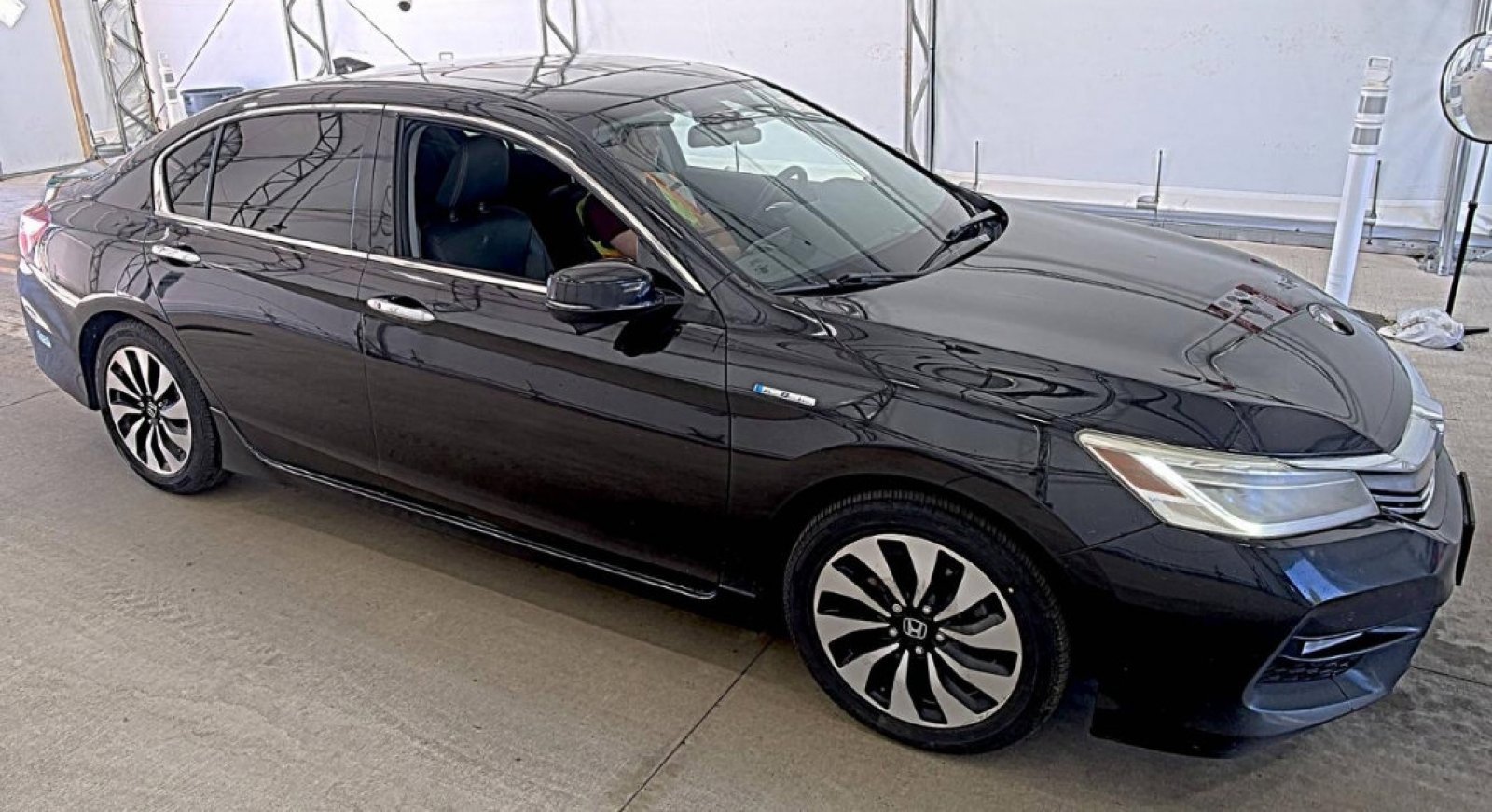 Used 2017 Crystal Black Pearl Honda Touring image 3