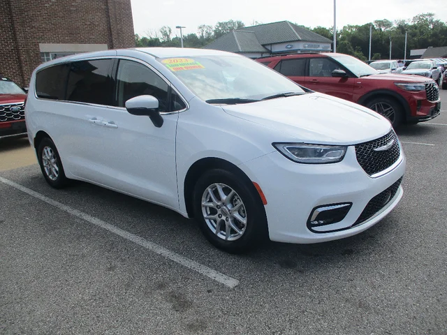 Pre-Owned 2023 Chrysler Pacifica Touring L Front-wheel Drive Van
