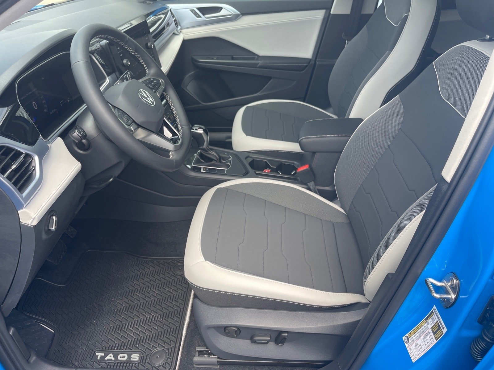 New 2026 Cornflower Blue Volkswagen SE image 10