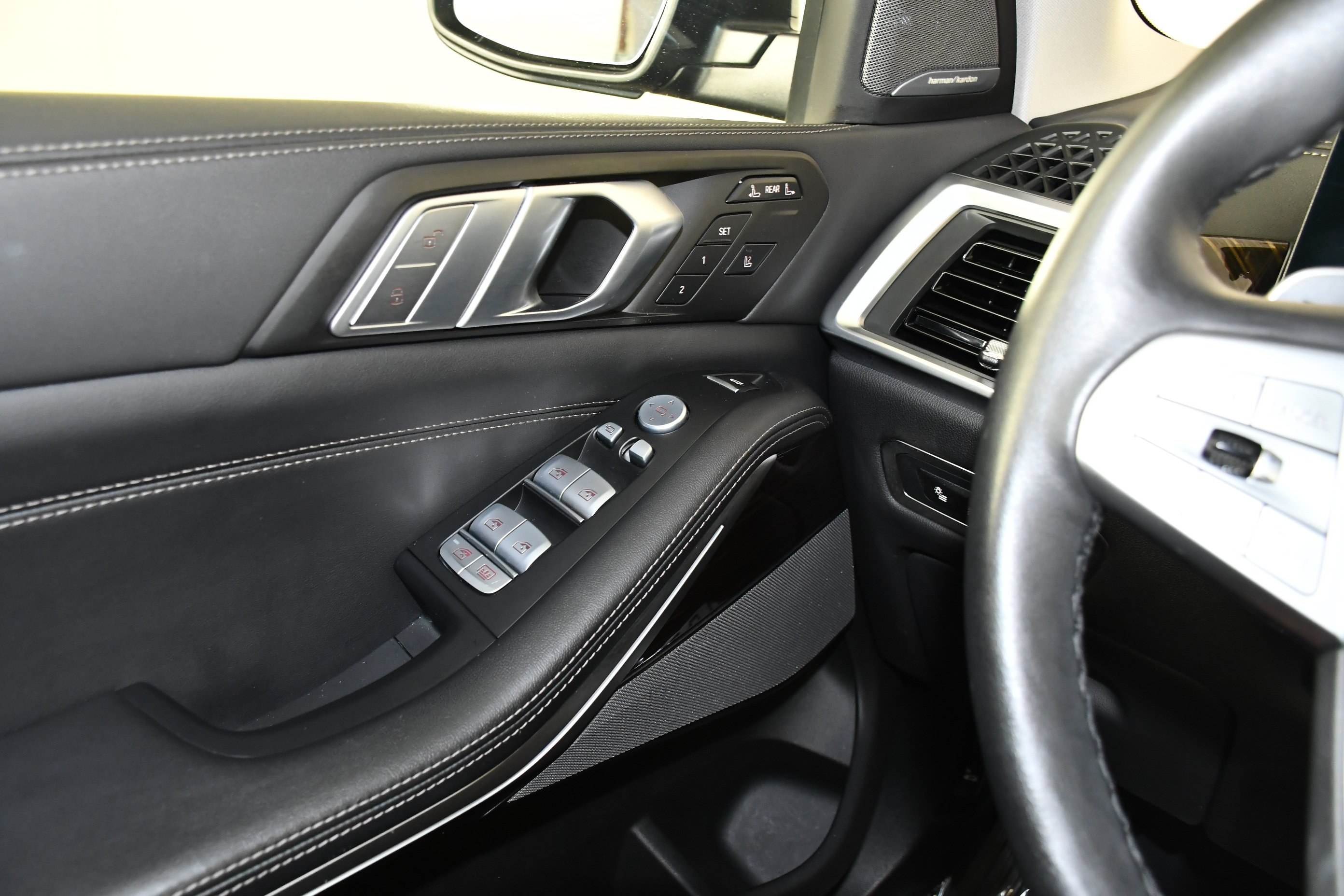 Used 2026 Black Sapphire Metallic BMW xDrive40i image 31