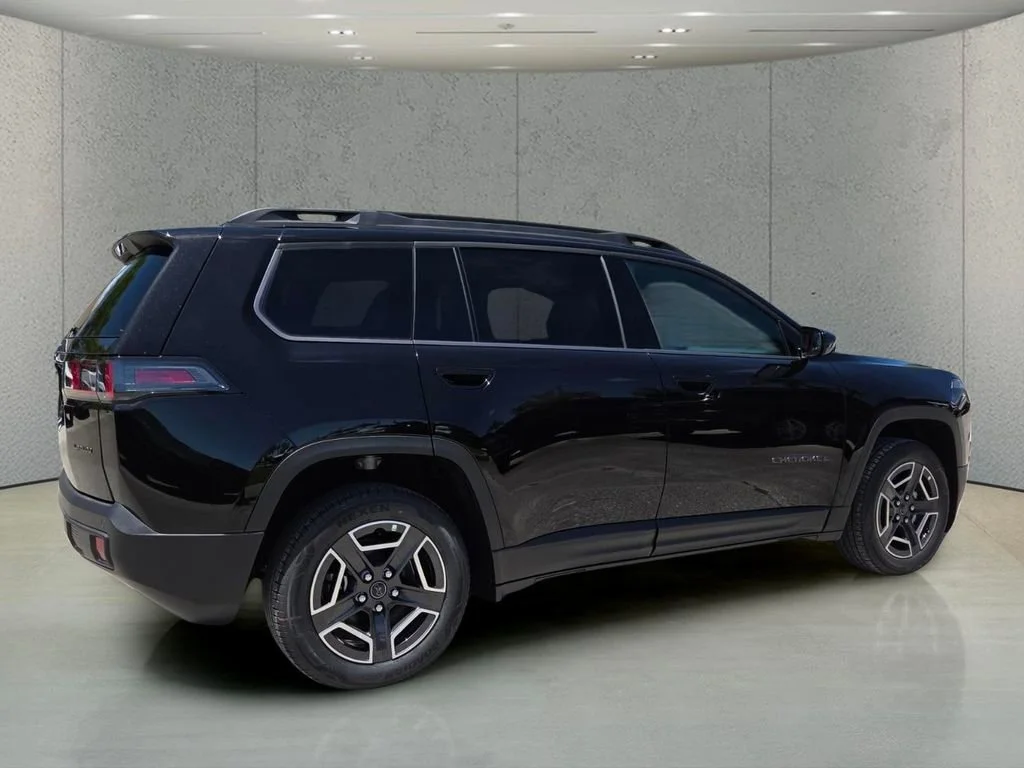 New 2026 Diamond Black Crystal Pearlcoat Jeep Laredo image 3