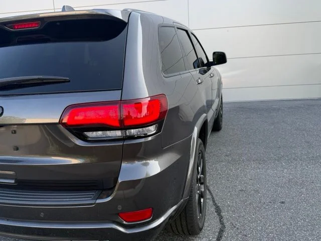 Used 2020 Granite Crystal Metallic Clearcoat Jeep Altitude image 8
