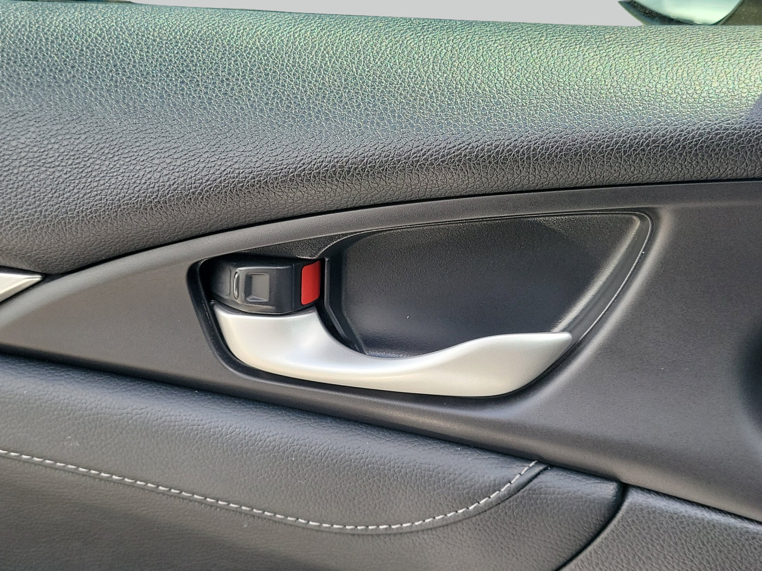 Used 2018 Silver Metallic Honda EX-L image 25