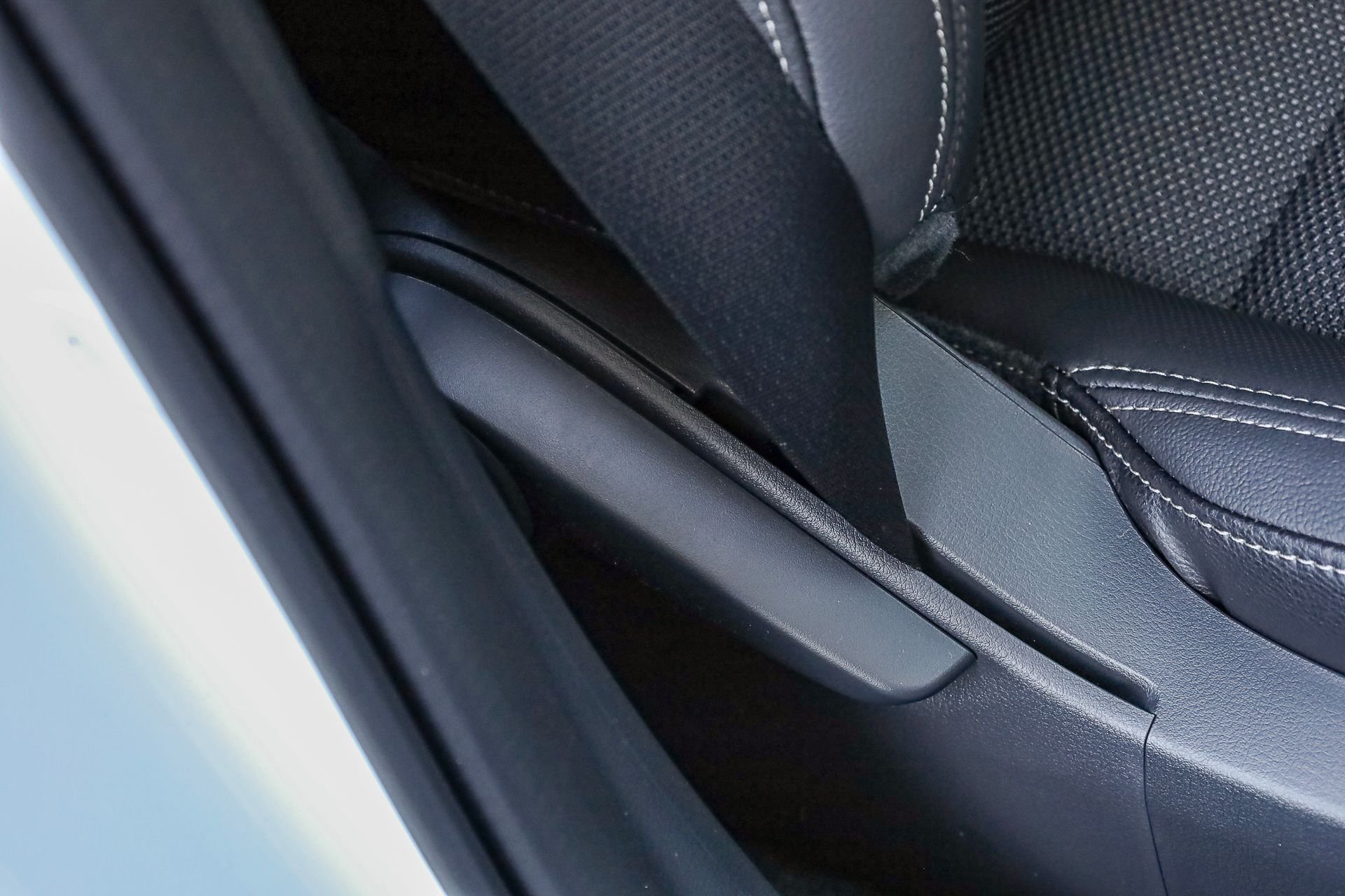 New 2026 Wind Chill Pearl Mazda Preferred AWD image 31