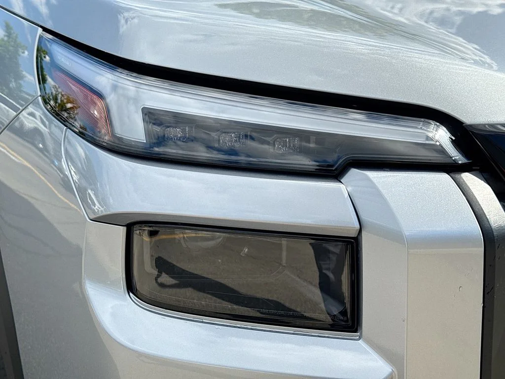 New 2026 ICE SILVER METALLIC Subaru Touring image 39