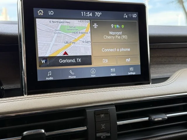 Used 2022 White Lincoln Grand Touring image 14
