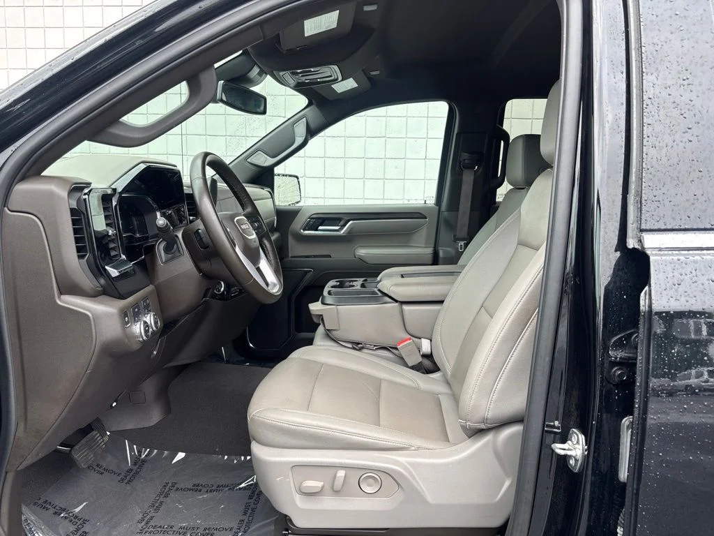 Used 2025 Black GMC SLT image 4